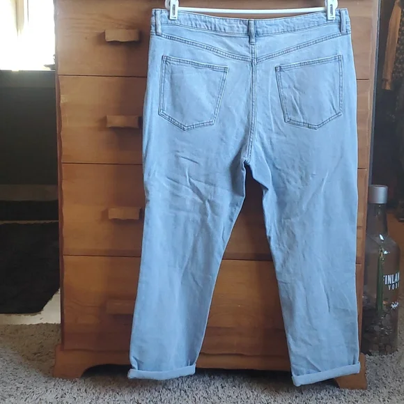 NWT No Boundaries: Super High-rise Girlfriend Jean, light wash - Picture 5 of 5
